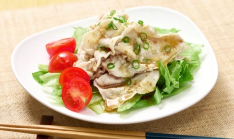 おすすめのサラダは「豚しゃぶサラダ」