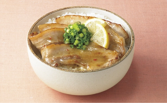 「旨塩レモン」でねぎ塩豚カルビ丼