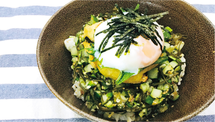 焼きがんもとだしの夏野菜丼の写真